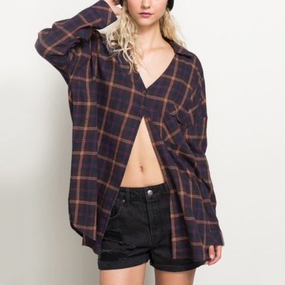 Oversized V Neck Plaid Flannel with Pocket - Picture 4 of 6